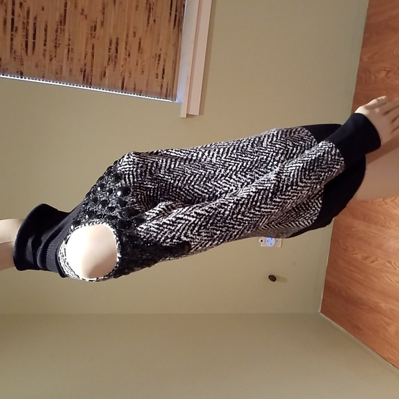 Leo Guy Beaded Embellished Cold Shoulder Turtleneck Sweater Size L/XL - Picture 4 of 8